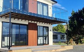 Kakianau Retreat, Luxury Waterfront Apartments